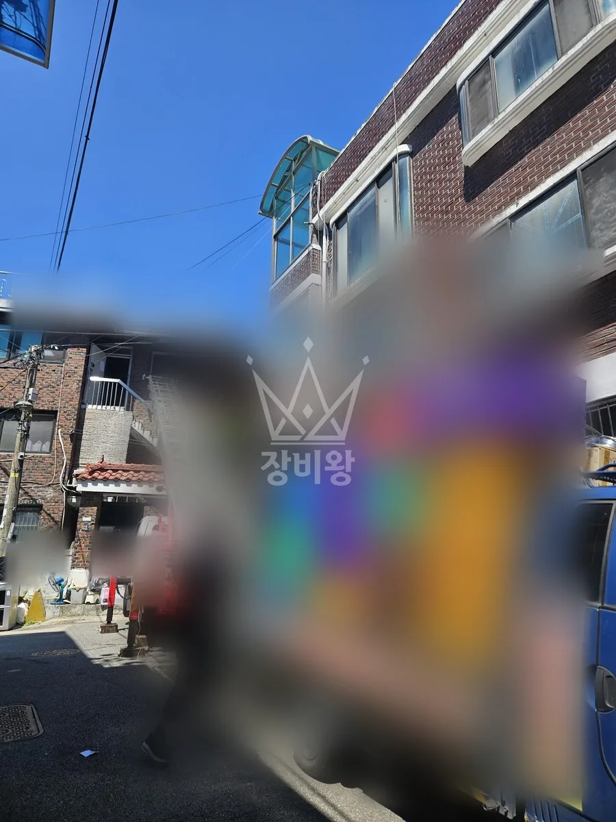 경남 사다리차 자재 양중 작업 현장