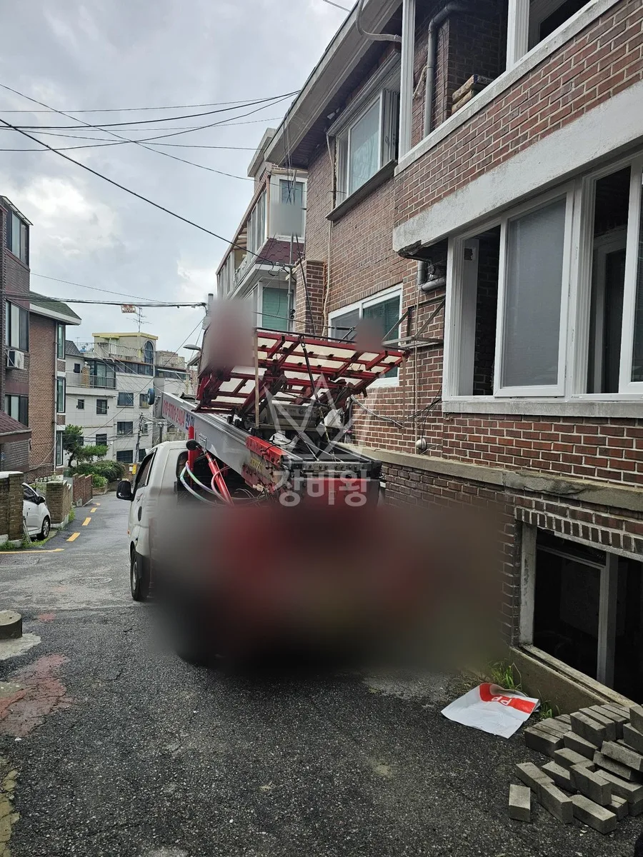 경남 함안군 사다리차 폐기물 처리 작업 현장